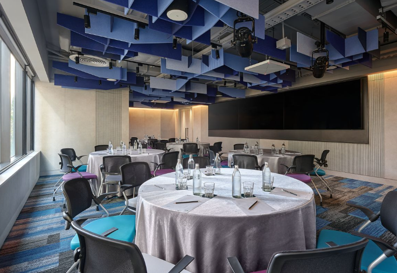 Aloft Bangkok Sukhumvit 11 — photo 3