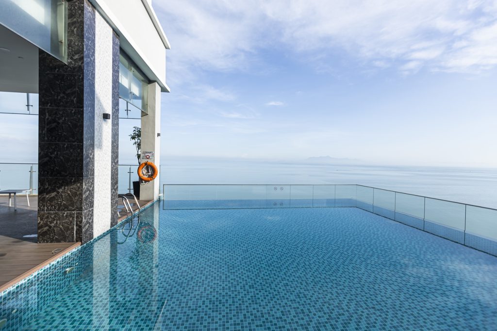 Hompton Hotel by the Beach